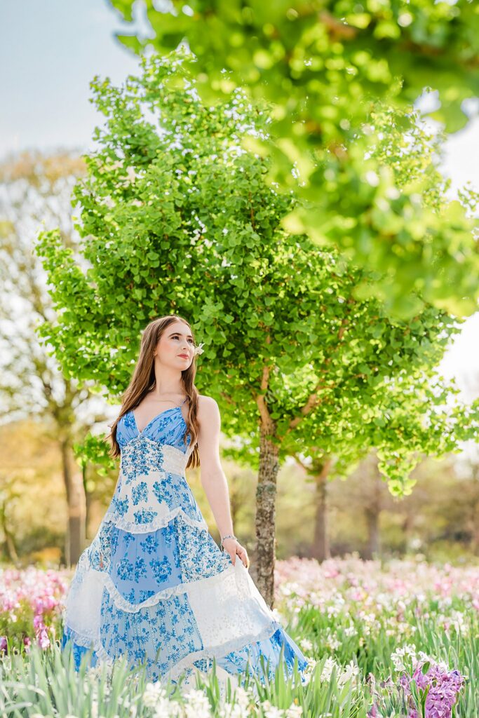 Check out Serena’s beautiful senior portraits in Apex, NC. From the golf course to the willow trees, see how this Apex High School senior styled her Altar'd State favorites for a fun, easy-going session with Aimee Sue Photography.